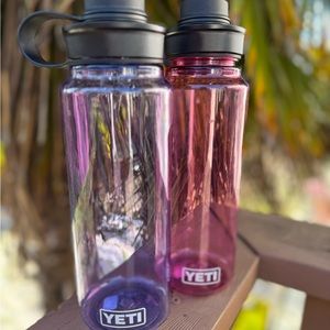 Set of 2 Brand New never used YETI 1l/34oz. Water bottles w/Yonder Tether caps